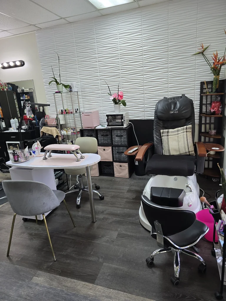 El Encanto pedicure and nail area